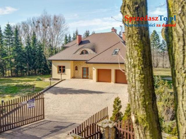 Piękny nietuzinkowy wolnostojący  dom pod lasem