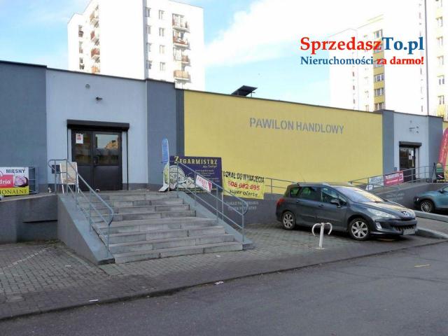 Niewielki lokal z węzłem sanitarnym.