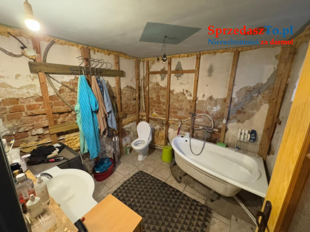 Sprzedam działkę z domem do remontu - 7