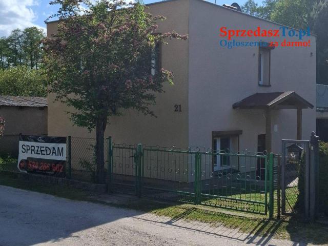 Dom z linią brzegową rzeki, okolo 120 metrów od jeziora
