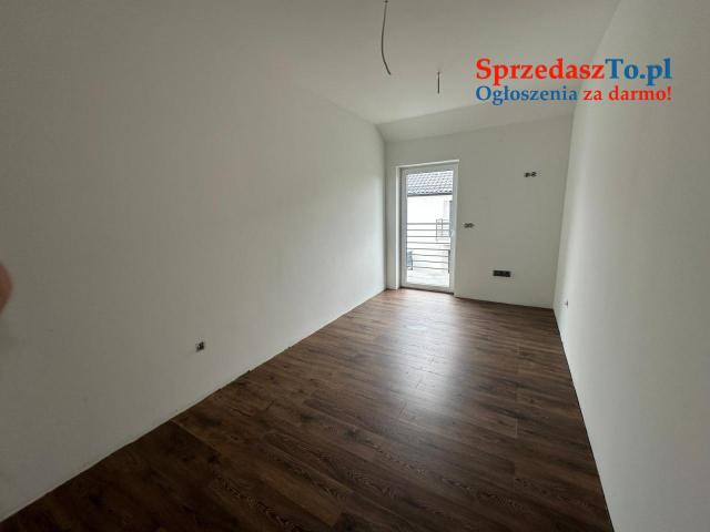 3 pokoje, bez czynszu, parking, niskie poddasze do trzymania rzeczy, niskie opłaty - 15