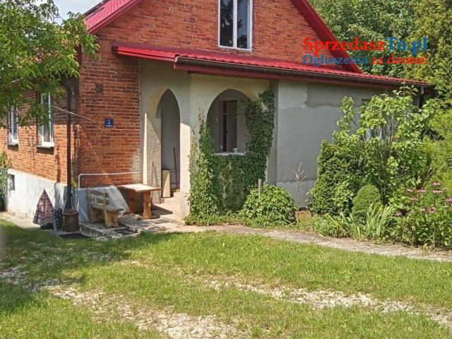 Dom na sprzedaż – przestronny, z dużą działką i budynkami gospodarczymi