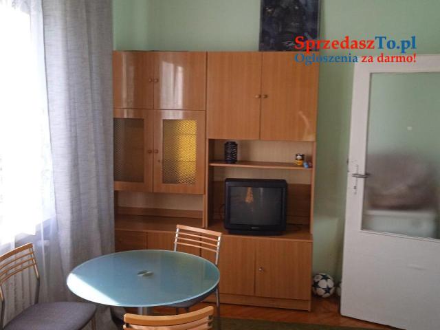 Wynajmę rozkładowy duży apartament. 3 sypialnie, Na wysokim parterze.