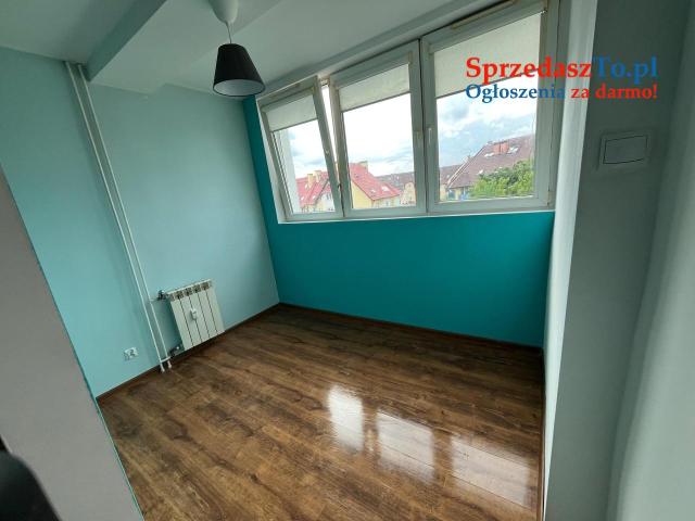 Na sprzedaż mieszkanie 2-pokojowe (plus zabudowany balkon jako 3. pokój) – ul. 3 Maja