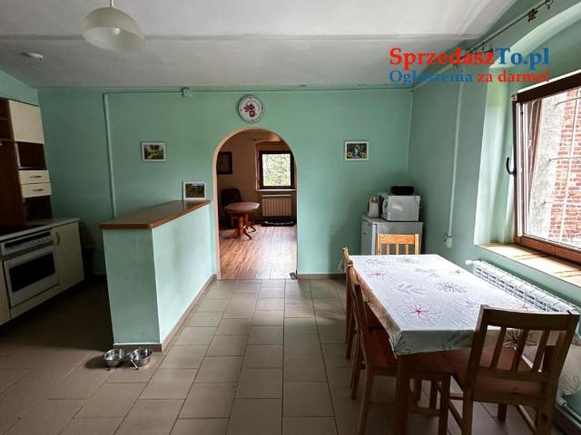 Dom do remontu na dużej działce z piękną stajnią z czerwonej cegły. - 9