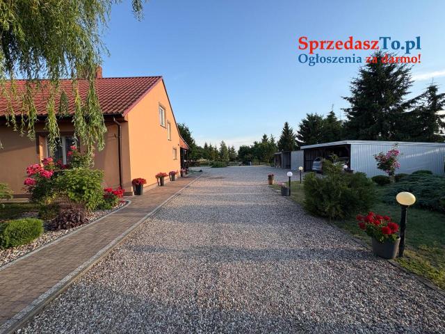 Dom na wsi z dużym ogrodem - 9