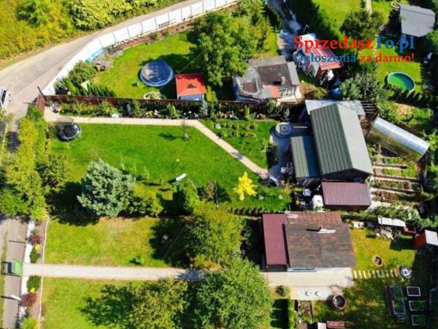 duza dziatke o powierzchni 690 m2 wraz z luksusowym domem