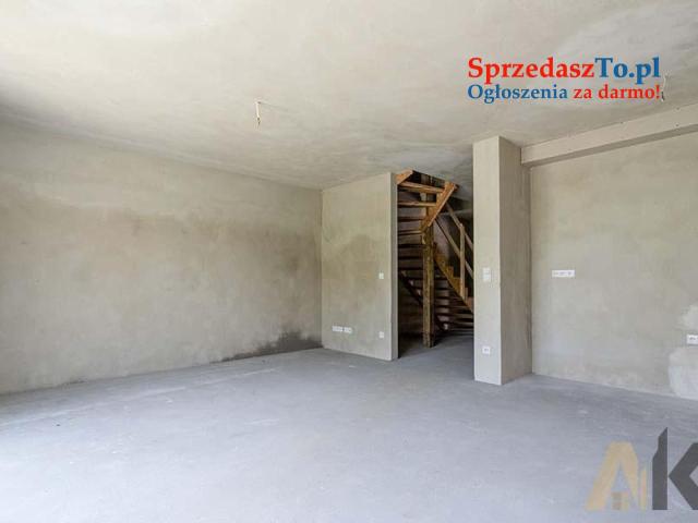 Dom z garażem na sprzedaż