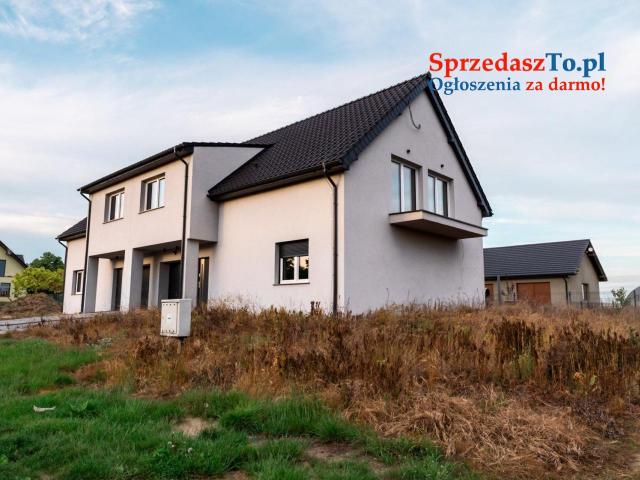 Dom w Dobroszycach z ogrodem i garażem