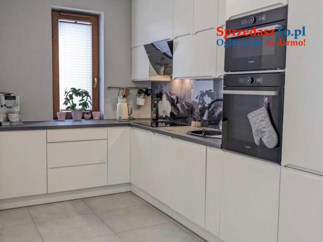 Sprzedam Nowoczesne i komfortowe  3-pokojowe mieszkanie z  balkonem.