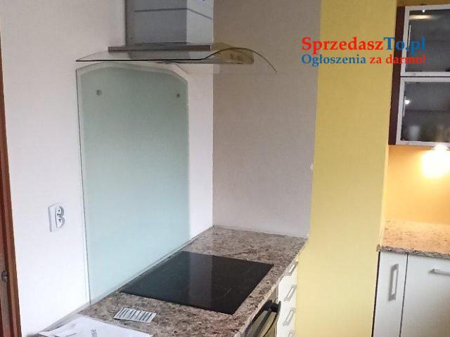 kawalerka z balkonem i komórką bezpośrednio