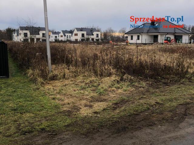 Sprzedam działkę budowlaną w miejscowości Cieśle, 5 km od miasta Oleśnicy.