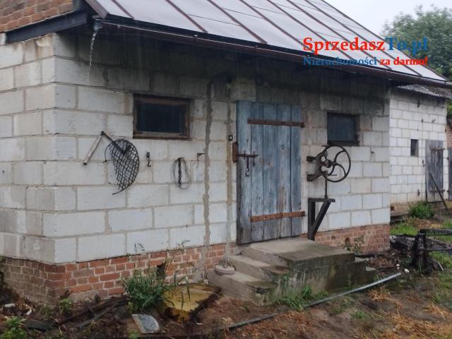 Dom z zabudowaniami gospodarczymi - 7