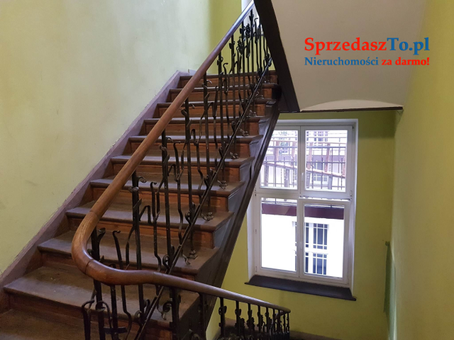 Kawalerka z antresolą w samym centrum - 9