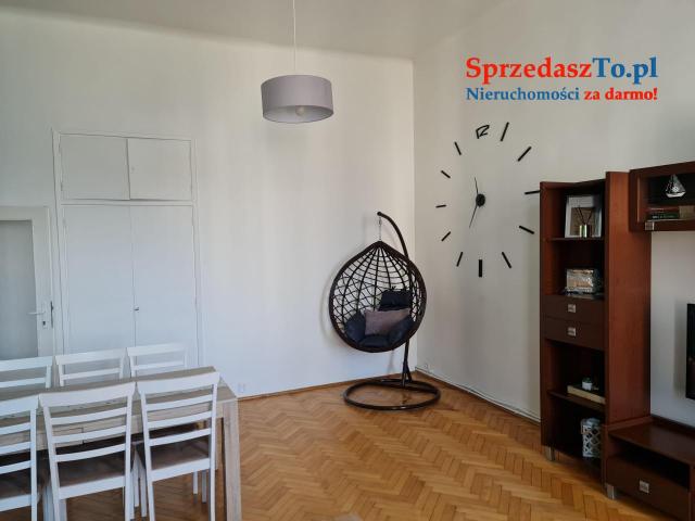 Sprzedam mieszkanie 68 m2 + garaż murowany.